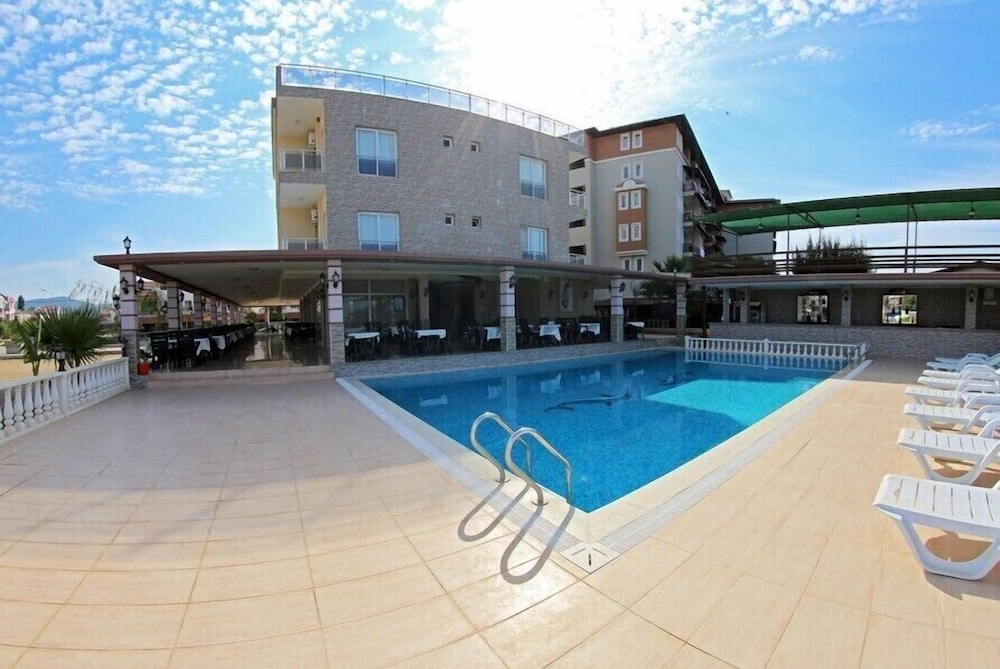 Adahan Otel Gumuldur 25/27