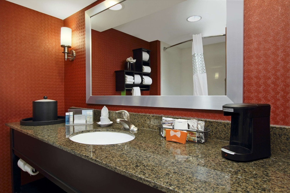 Hampton Inn Columbus-Airport 54/74
