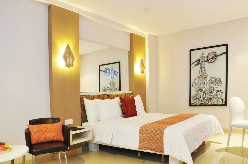 Pyrenees Jogja Hotel 6/26