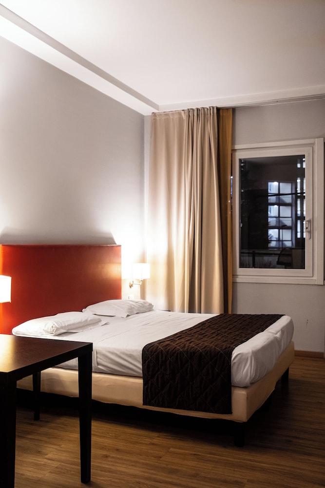 Hotel Regal Apartments 27/76