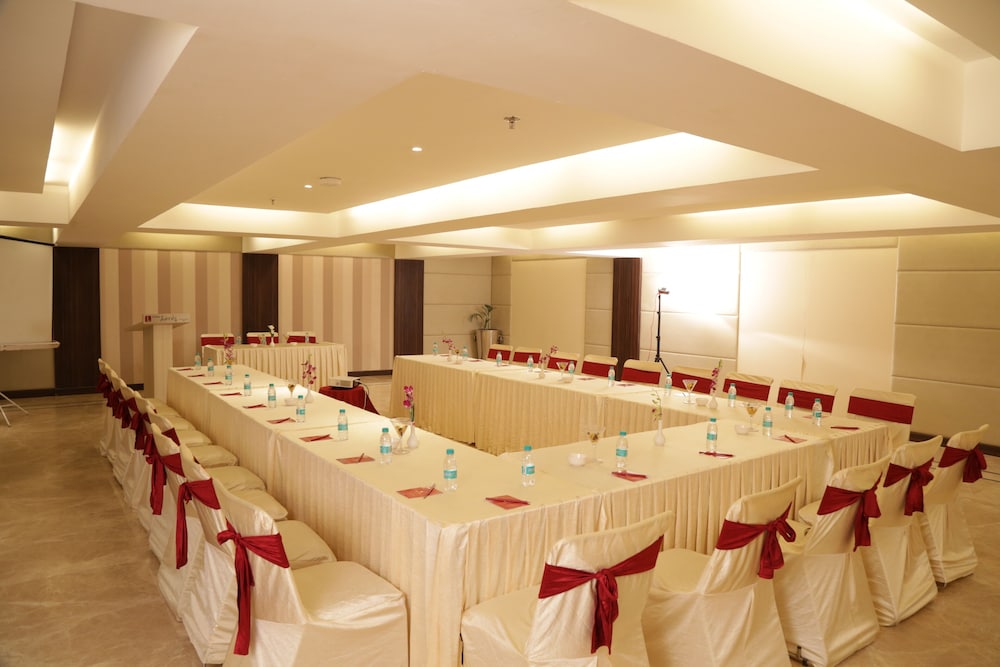P L Palace Lords Inn Agra 52/60