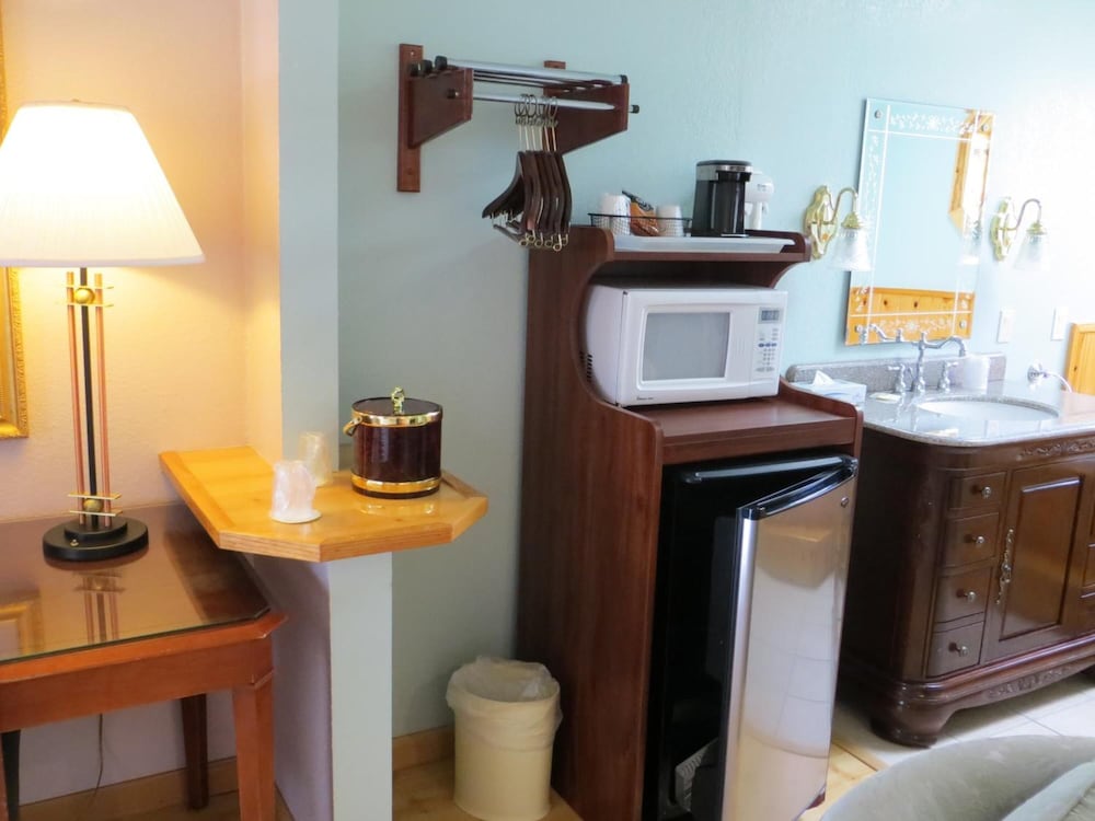 Coast Inn and Spa Fort Bragg 56/65