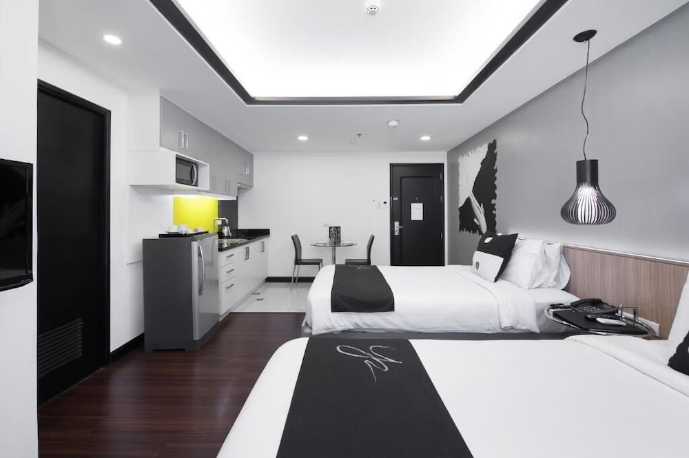 DELUXE, STUDIO, TWIN BEDS