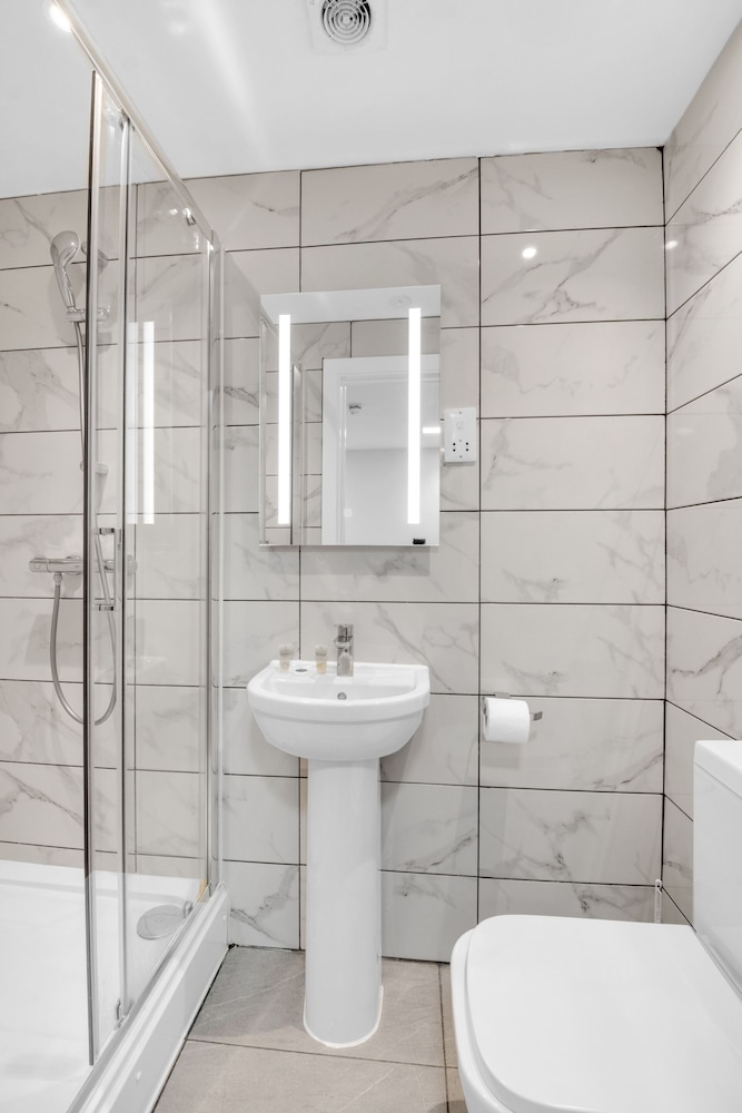Signature Hotel London 44/50