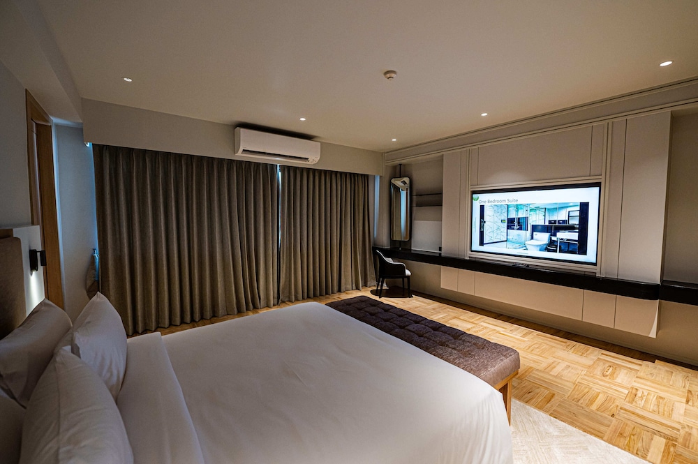Floral Court Hotel and Residence 16/58