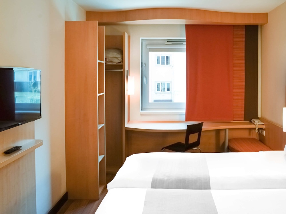 IBIS GYOR 17/48