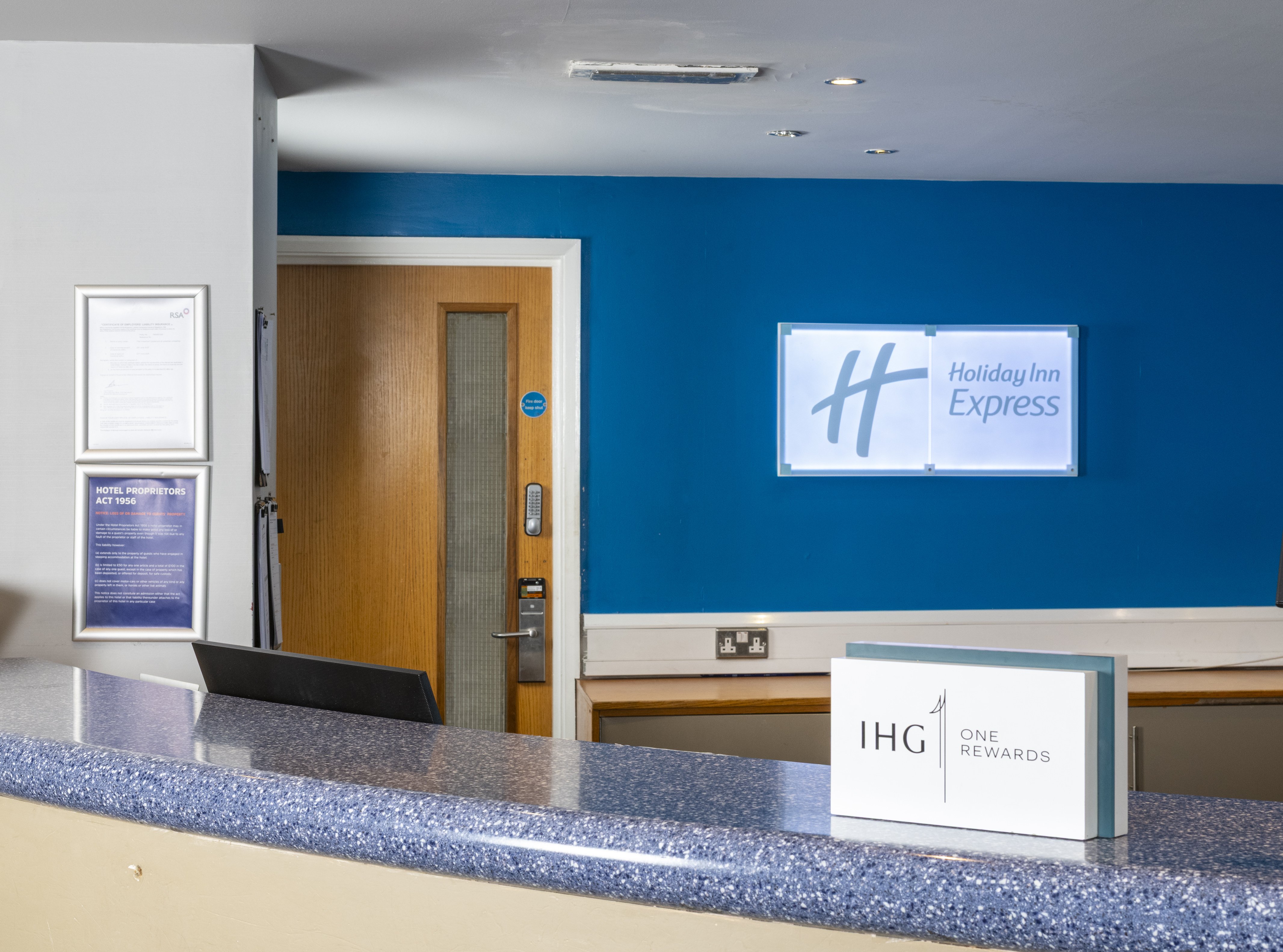 EXPRESS BY HOLIDAY INN CHINGFORD 6/26