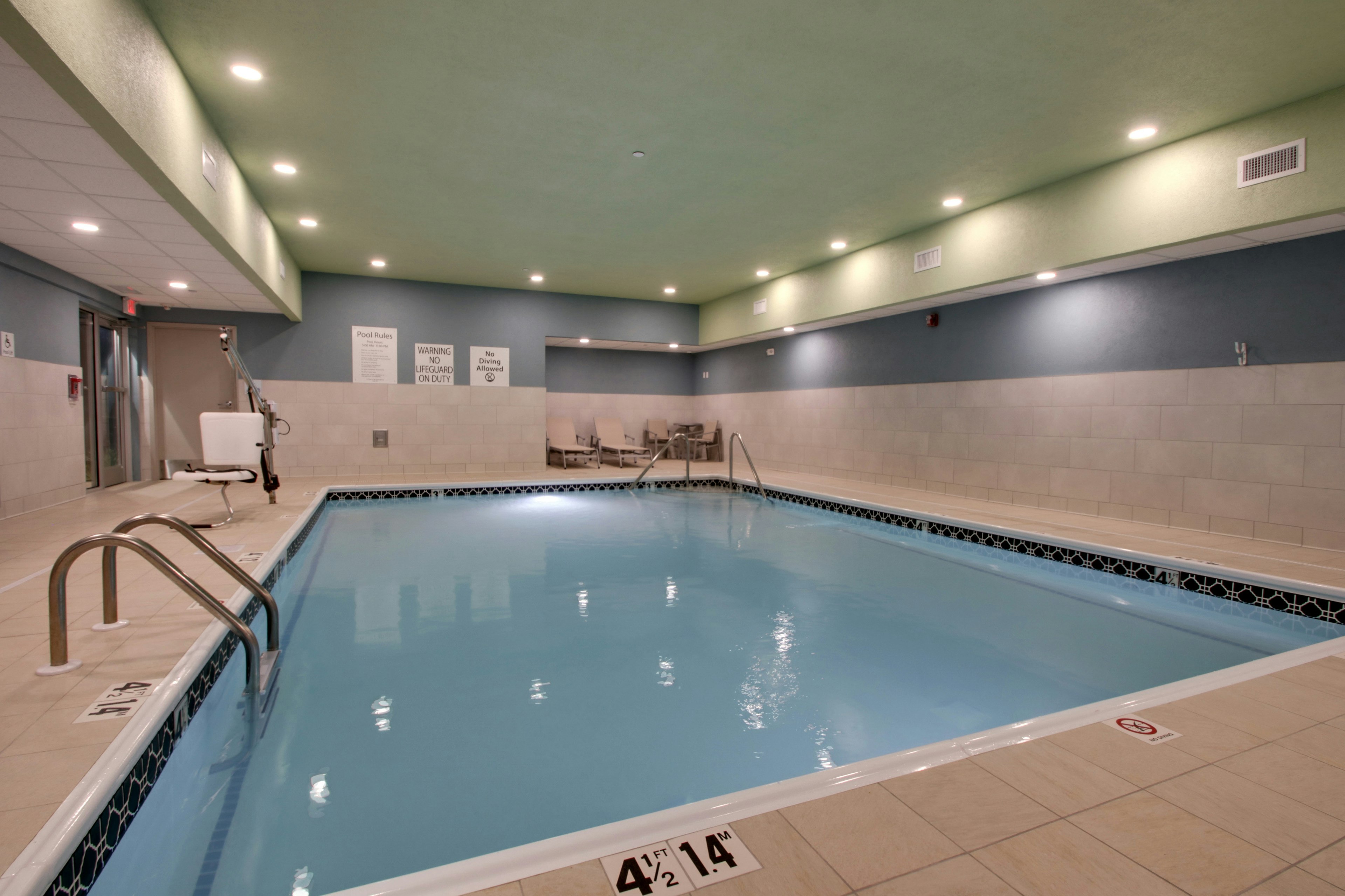 Holiday Inn Express Suites Mount Vernon 31/57