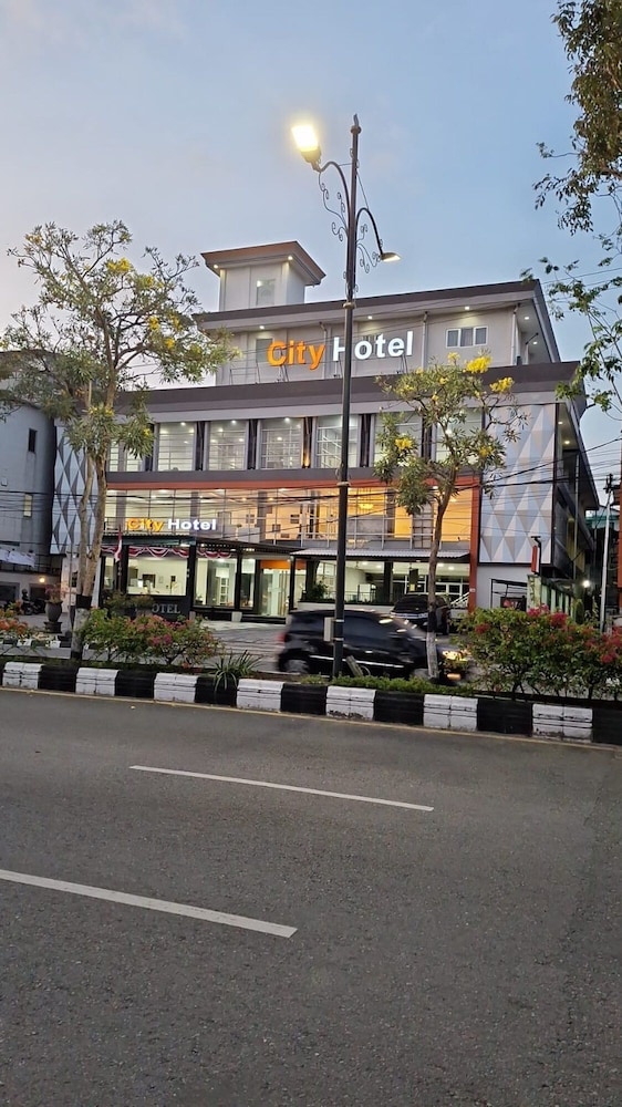 Capital O 769 City Hotel 6/24