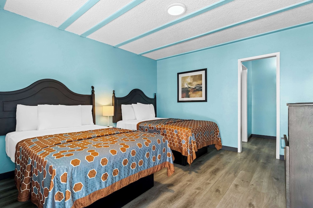 STANDARD, 2 QUEEN BEDS