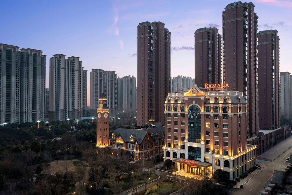 Ramada by Wyndham Zhumadian West Station 4/33