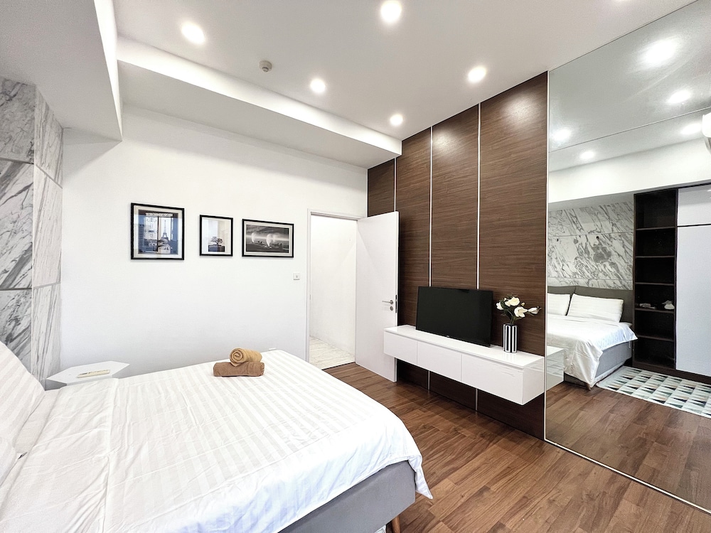 Spacious Saigon 18/50