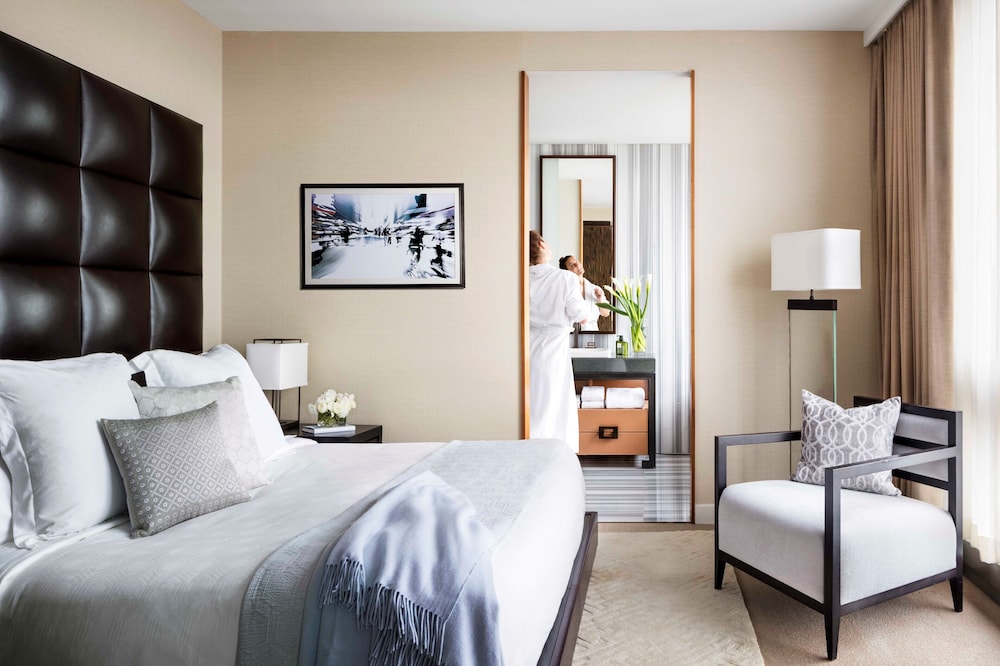 SUITE, MULTIPLE BEDS, SOHI VIEW