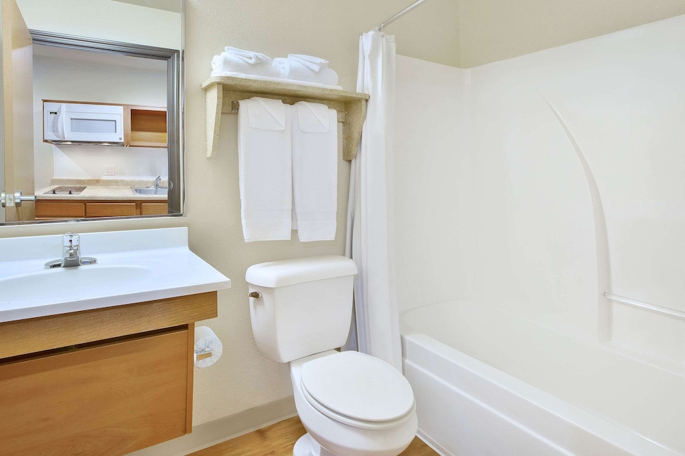 WoodSpring Suites Columbus Urbancrest 14/16