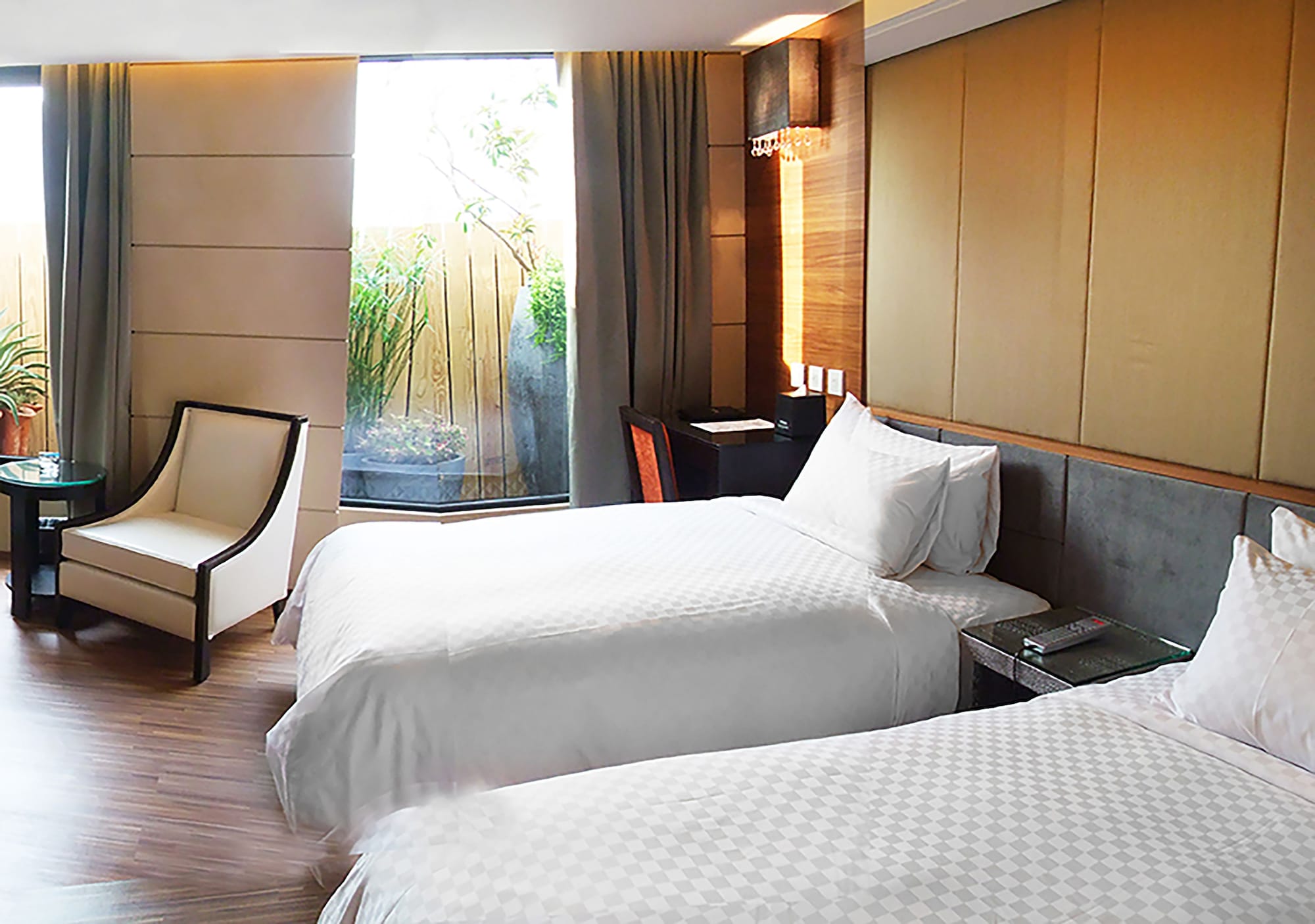 ROOM, QUADRUPLE