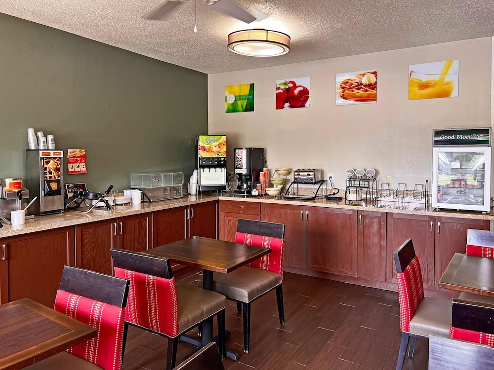 Quality Inn & Suites Green Bay - Ashwaubenon 35/50