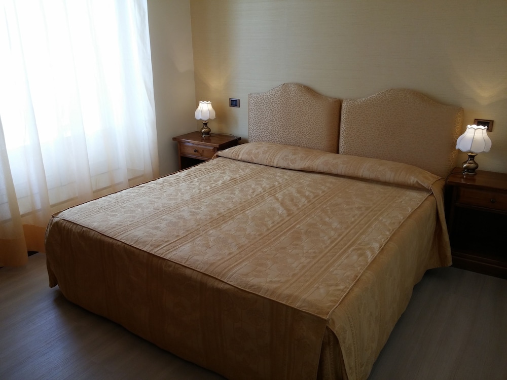 Hotel Riviera 8/35