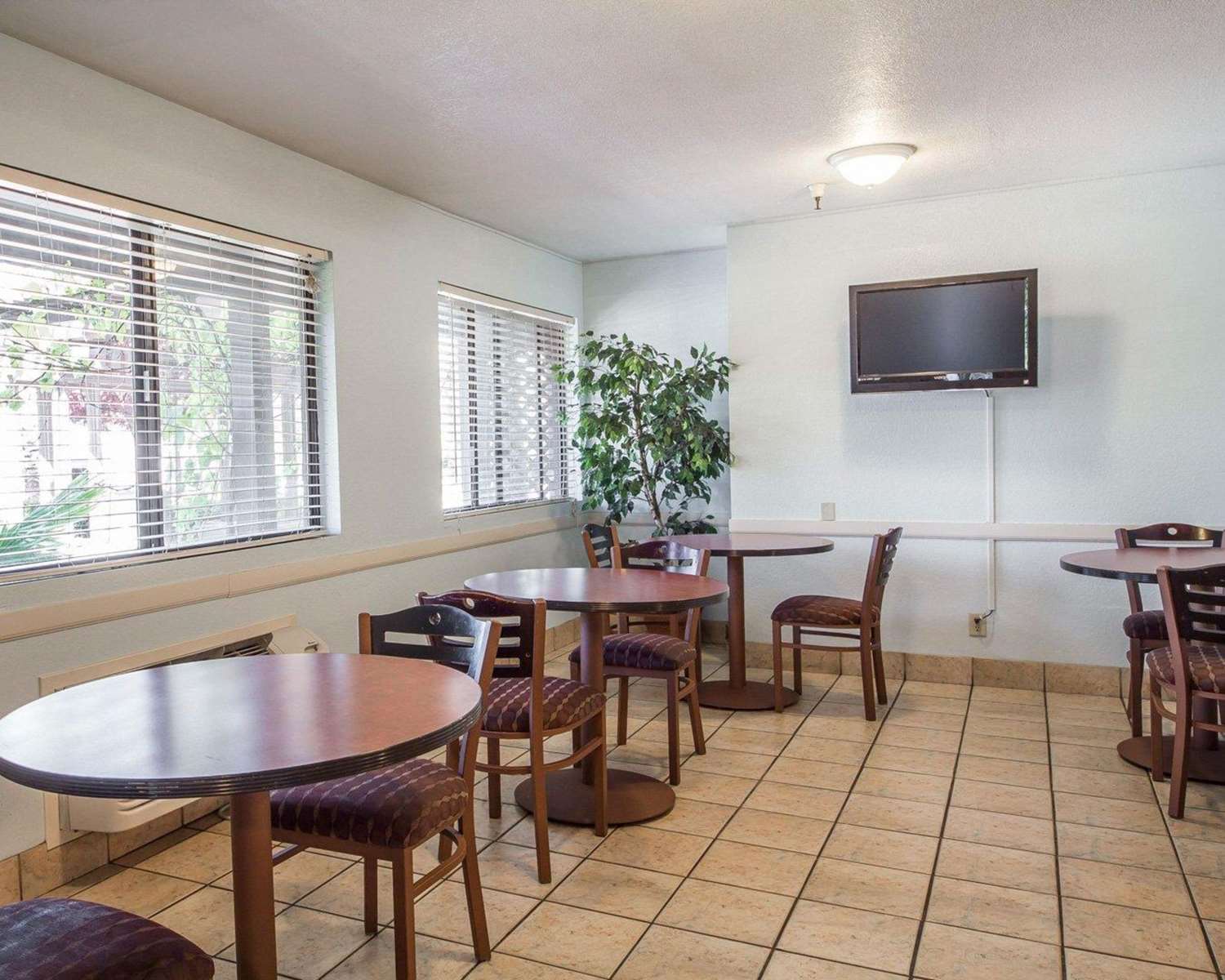 Holiday Inn Express Santa Rosa North An Ihg Hotel 21/40