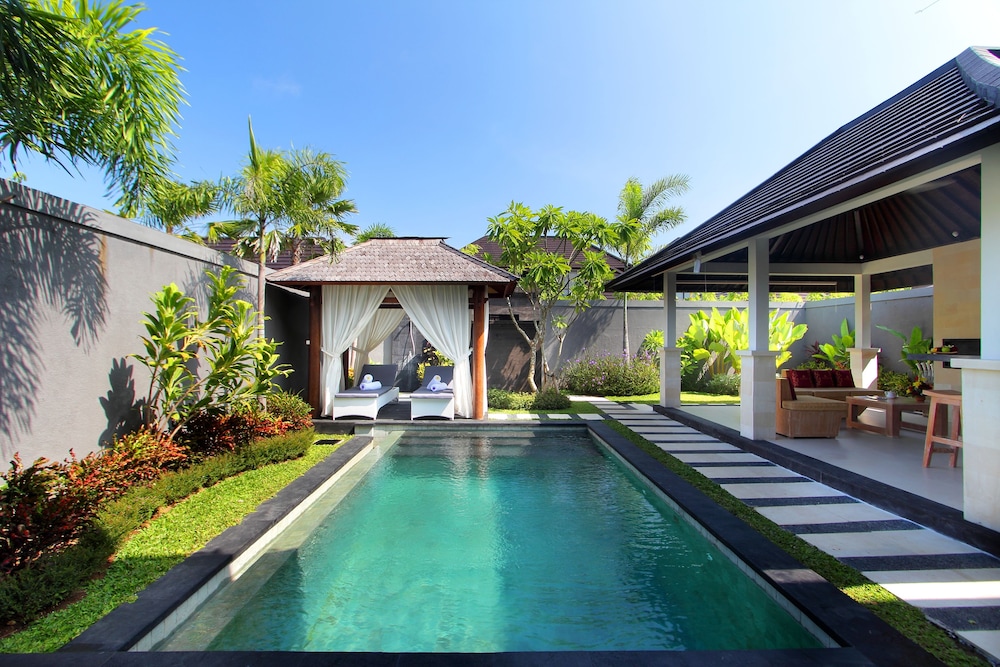 AGATA VILLAS 46/53