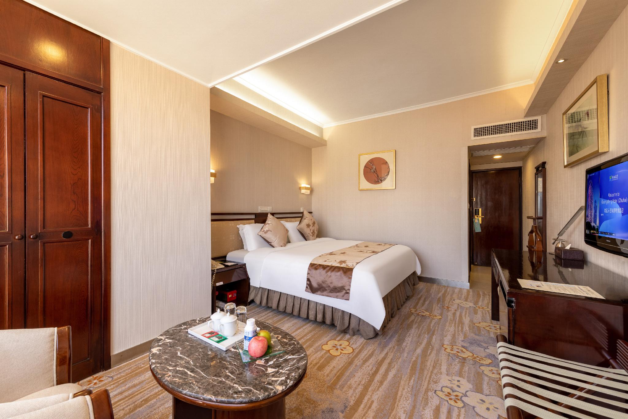 غرفة كومفورت بسرير كوين، Guangdong Hotel Zhuhai Ex Guangdong Regency 3/4