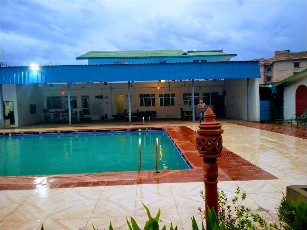 HOTEL SWARAJ RESORTS 8/73