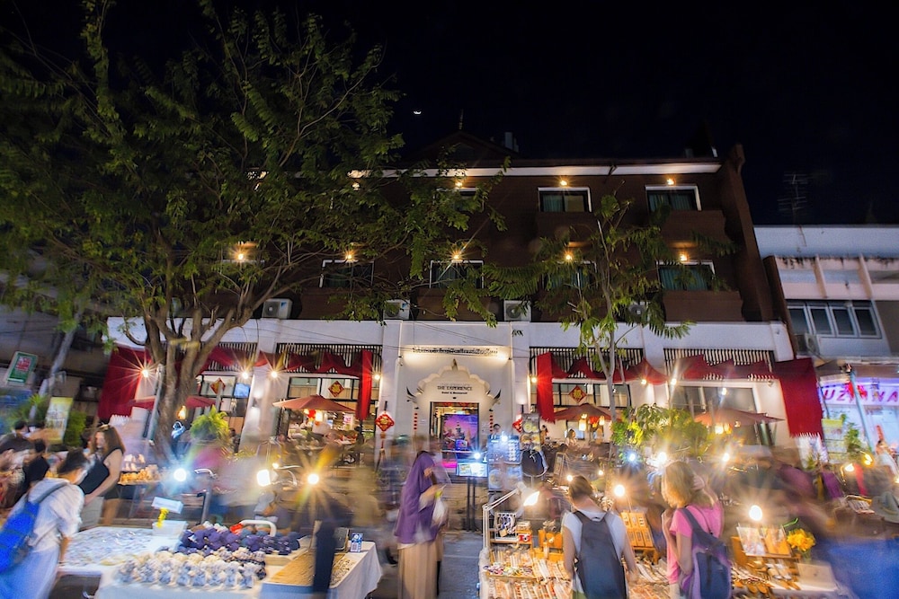 The Experience Walking Street Chiang Mai 6/48