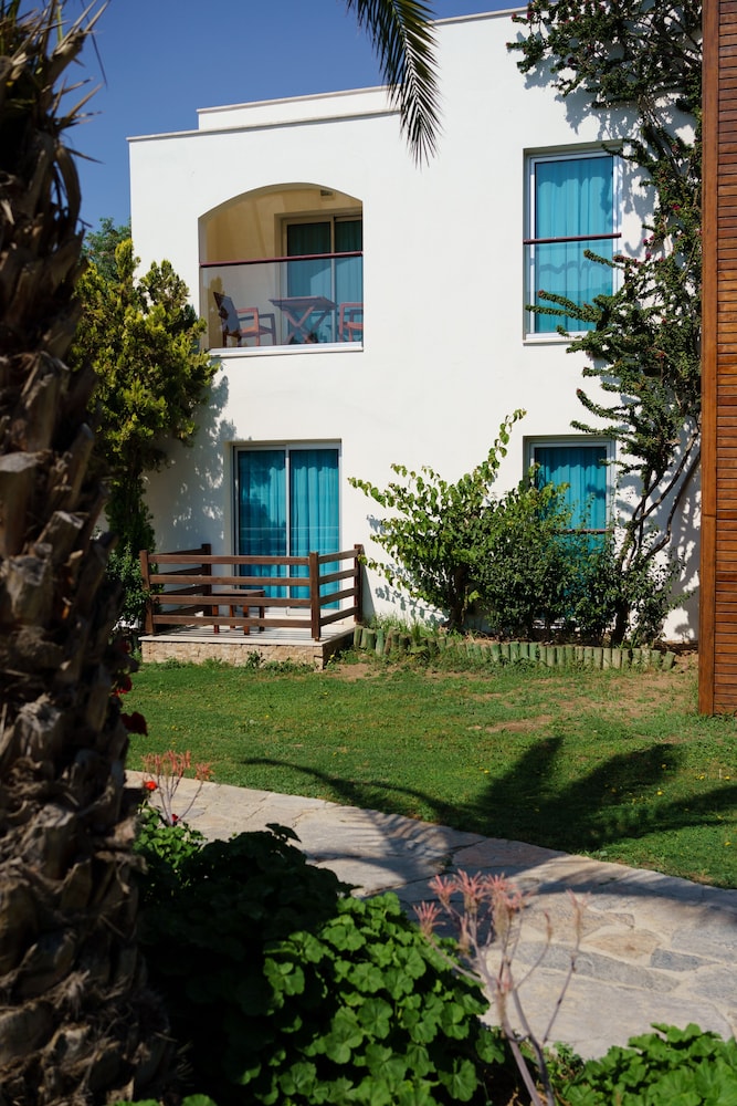 Costa Luvi Hotel 2/26
