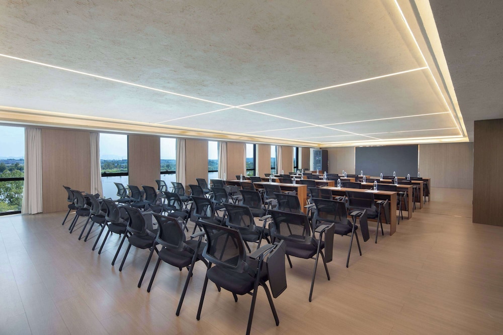 Days Hotel by Wyndham Qionglai Yangan New Town 24/27