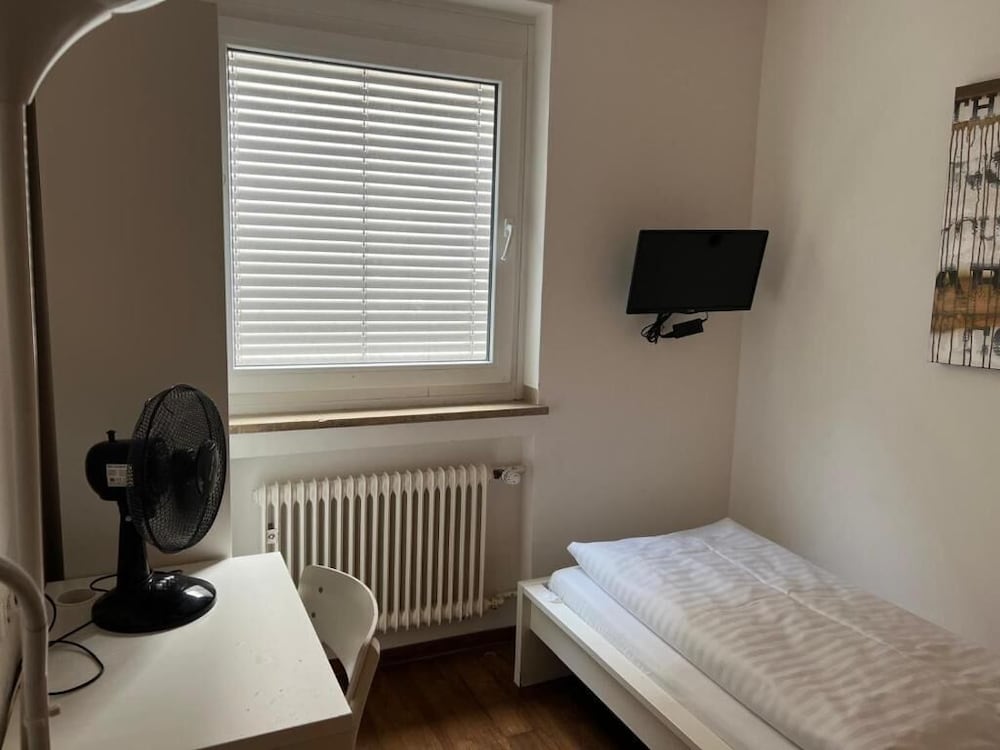 HOTEL S16 10/26