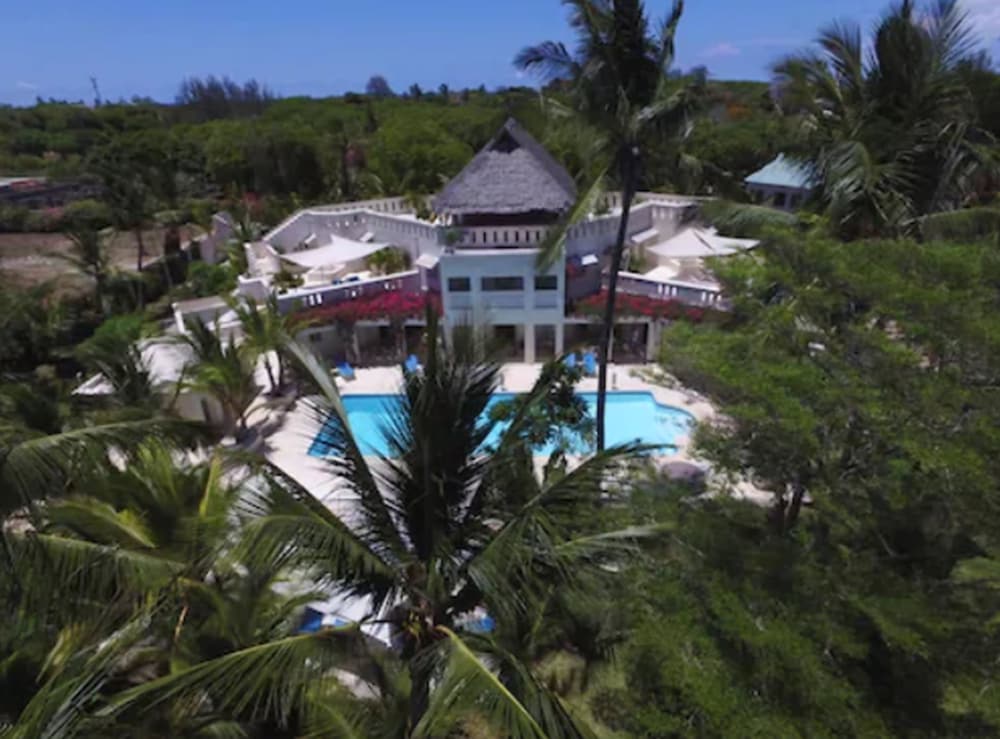 The Villa Luxury Suites Hotel 37/43