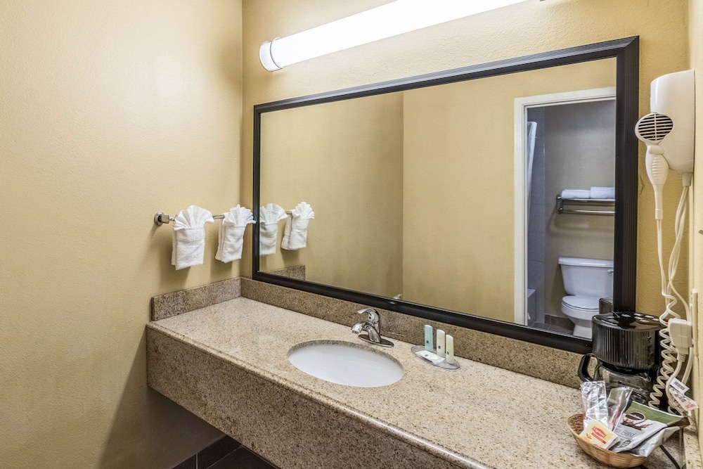 Quality Inn Corsicana, TX 18/30