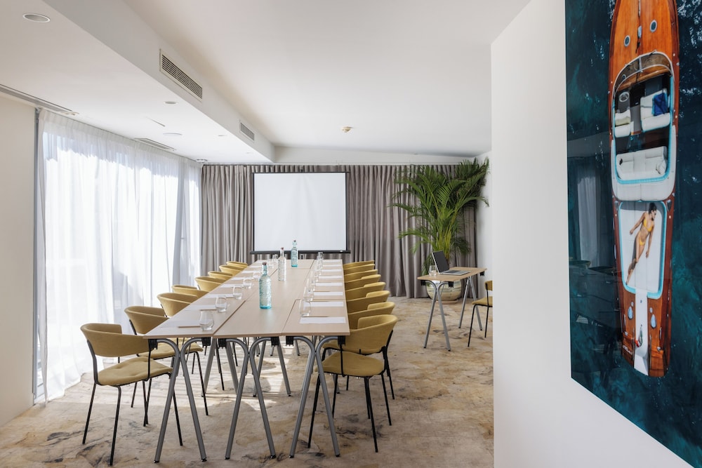 AEVA HOTEL 32/44