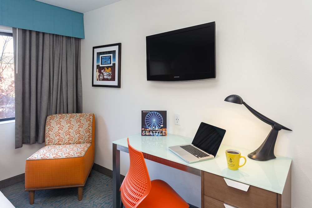 Staypineapple, University Inn, University District Seattle 40/52