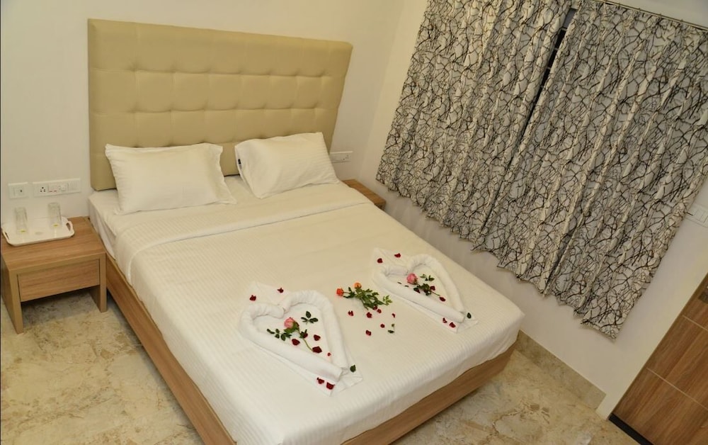 DELUXE, DOUBLE BED