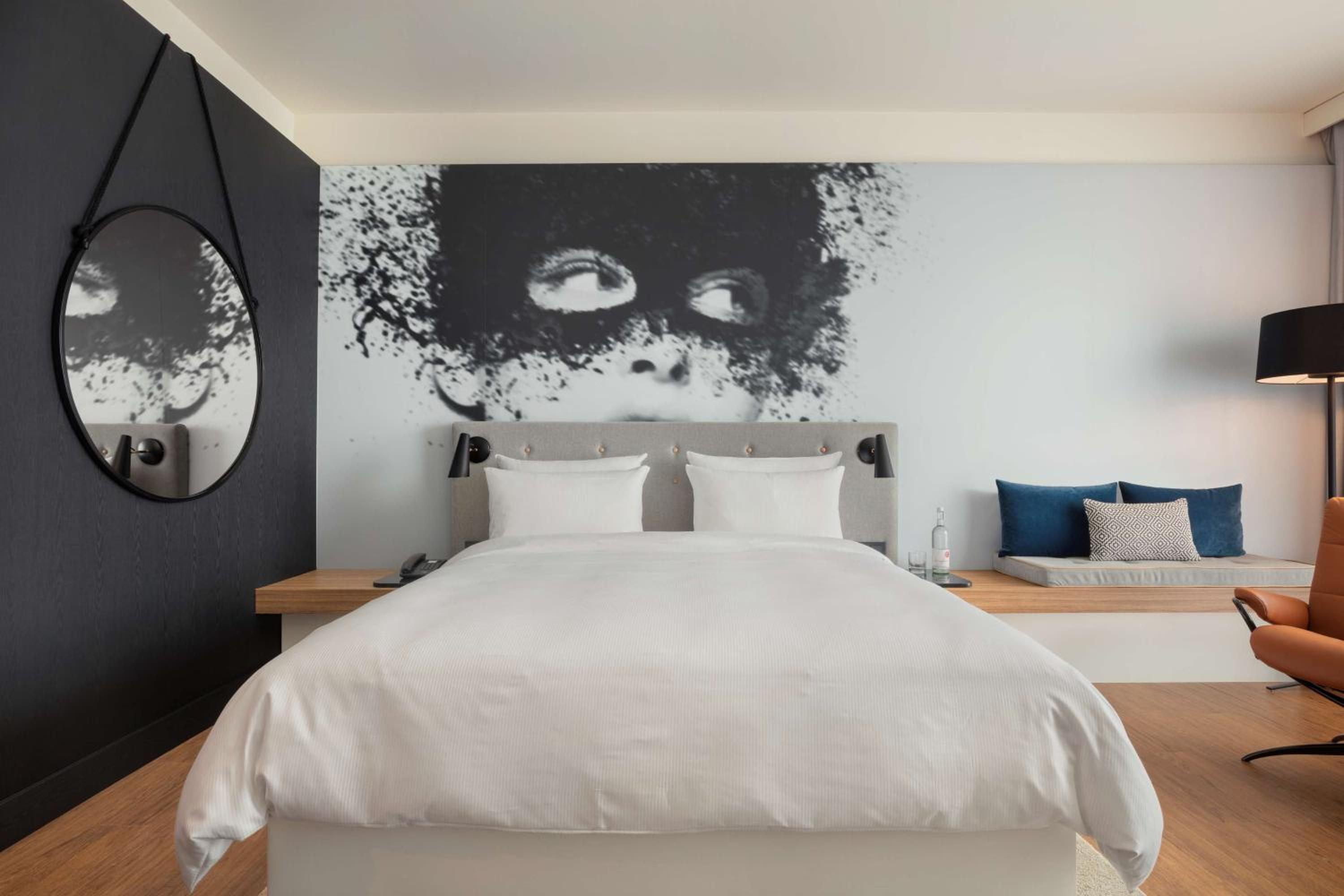 غرفة بريميوم بشرفة، Radisson Blu Hotel Cologne 3/10