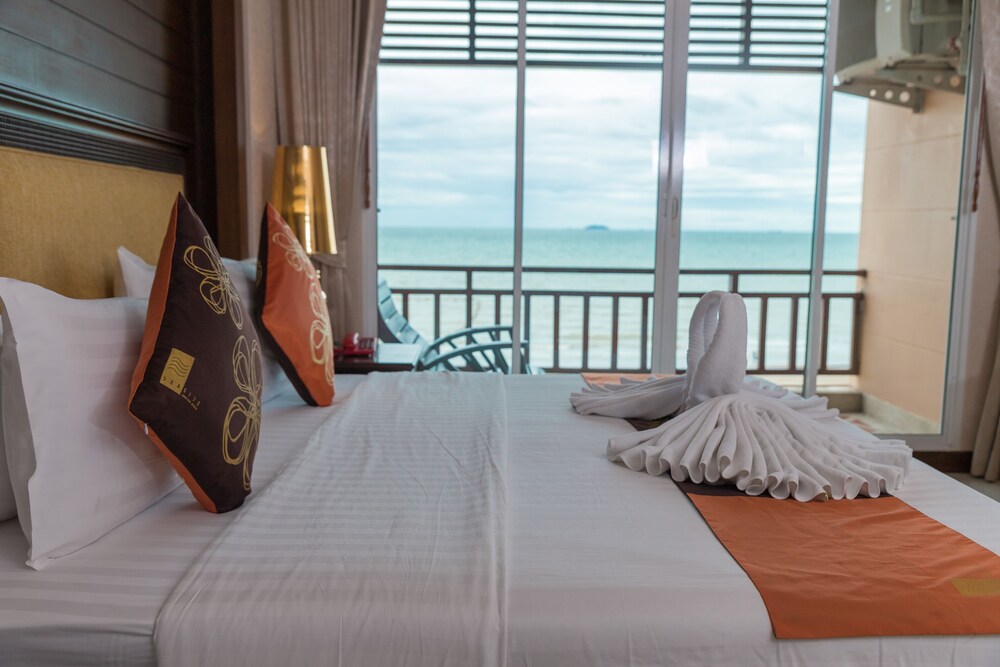 Seaside Jomtien Beach 18/50