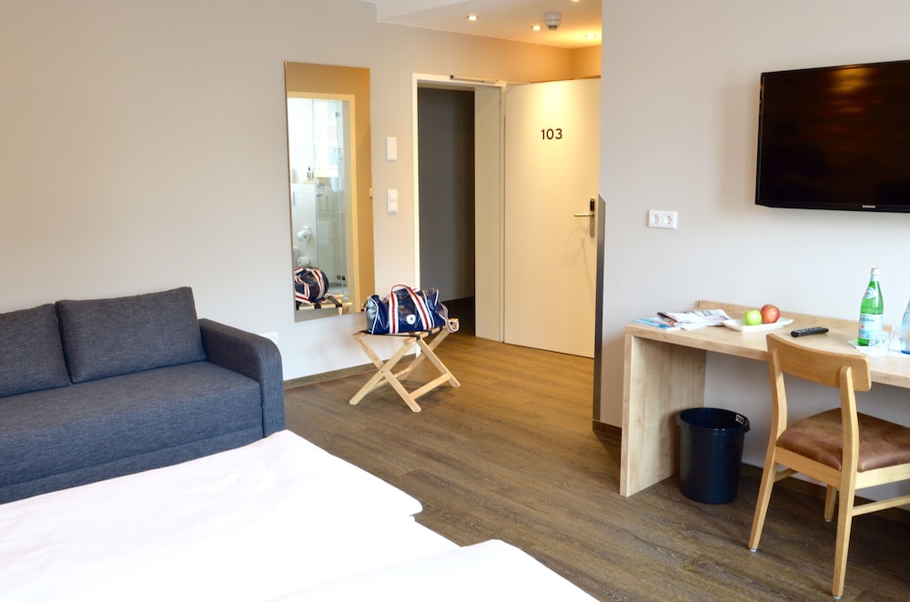 Hotel Five 40/49