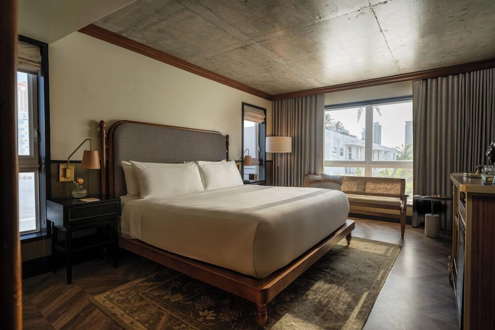 SUPERIOR, KING BED