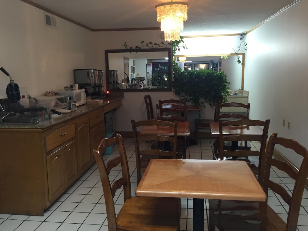 Econo Lodge Calhoun North Damascus 35/41