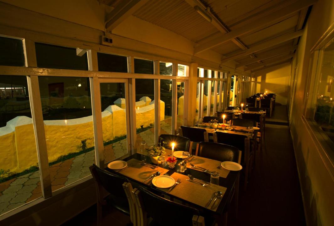 OYO Premium Golf Club Road 38/57