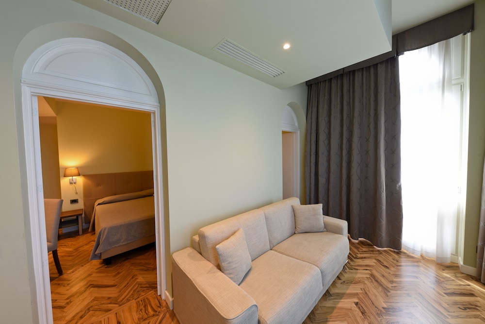 Hotel Castello Di Casiglio 58/79