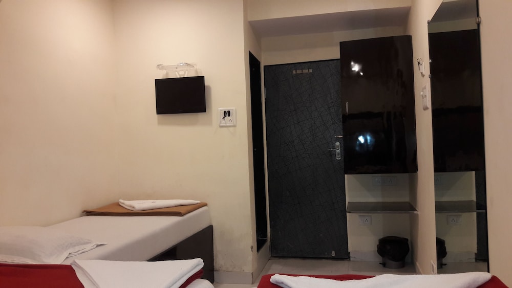 Hotel Janata 19/28