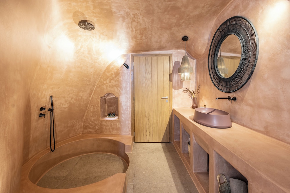 SUITE, OUTDOOR JETTED TUB