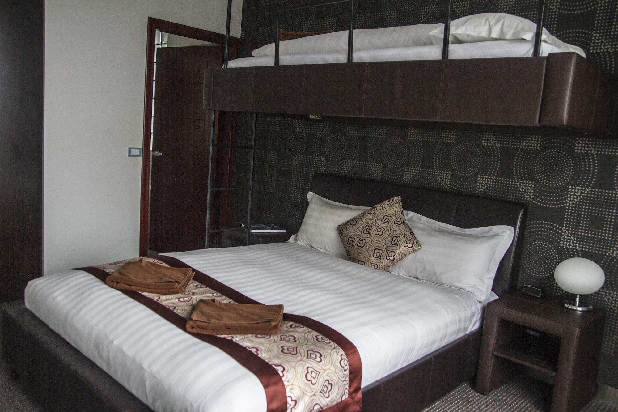ROOM, TRIPLE, BALCONY
