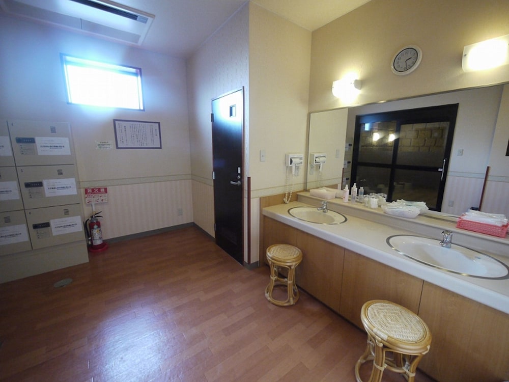 Hotel Route Inn Nishinasuno 54/63
