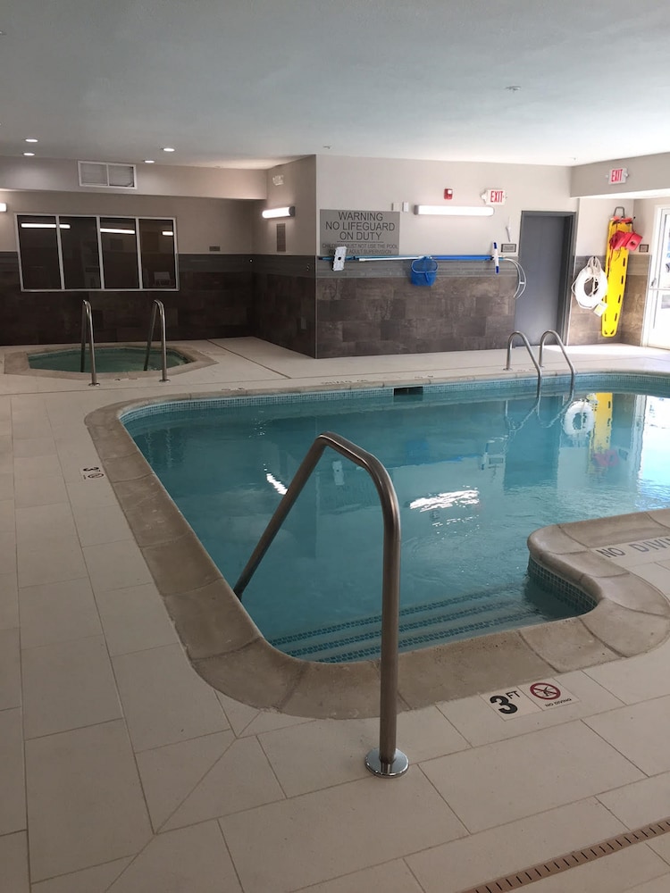 Country Inn & Suites by Radisson, Novi, MI 13/26