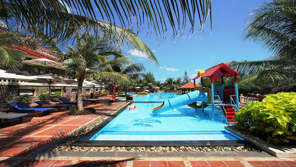 Golden Coast Resort And Spa 41/50