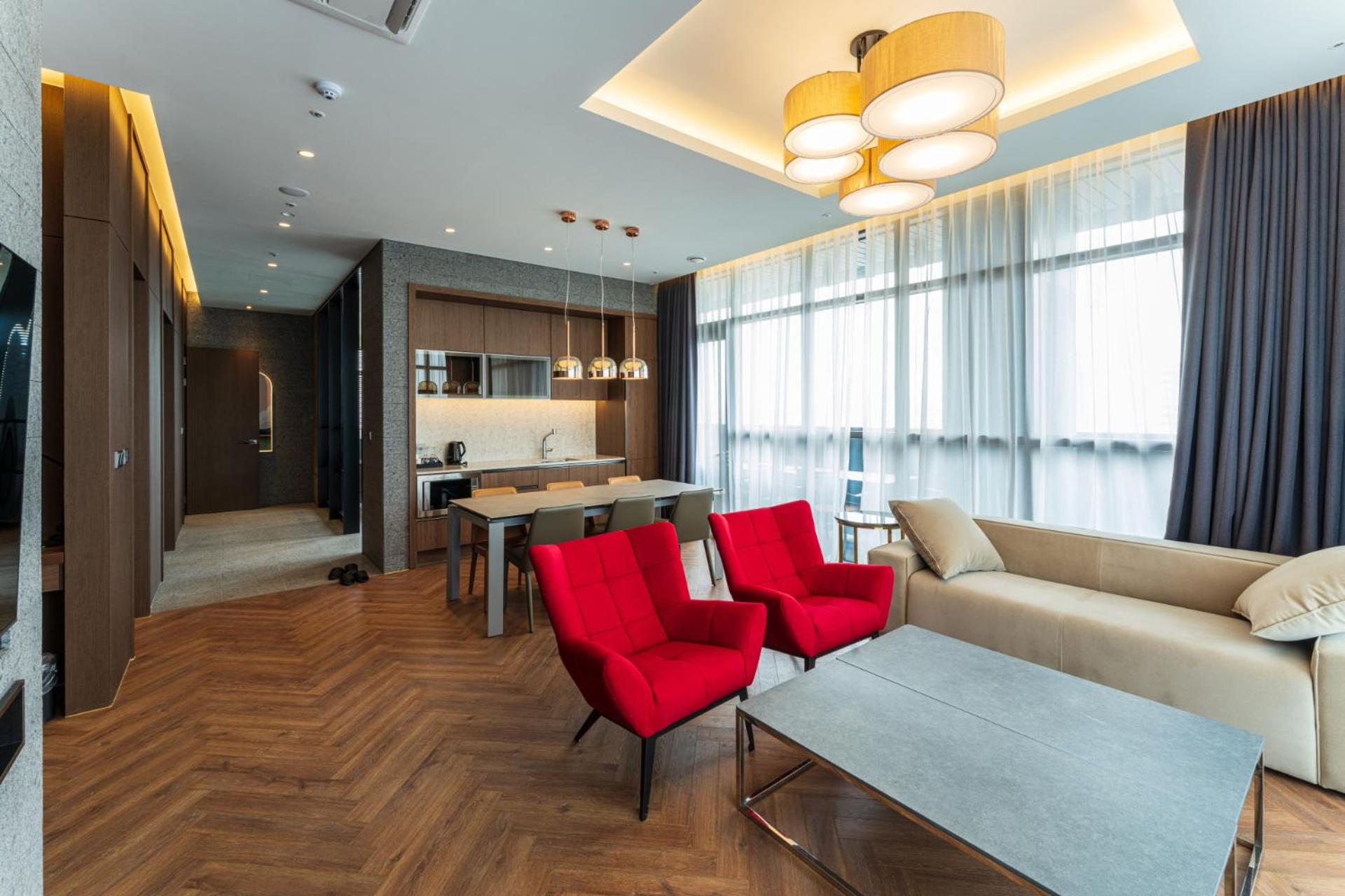 SIGNATURE, SUITE