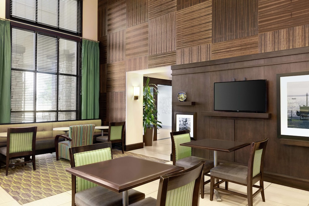 Hampton Inn Suites West Sacramento 40/62