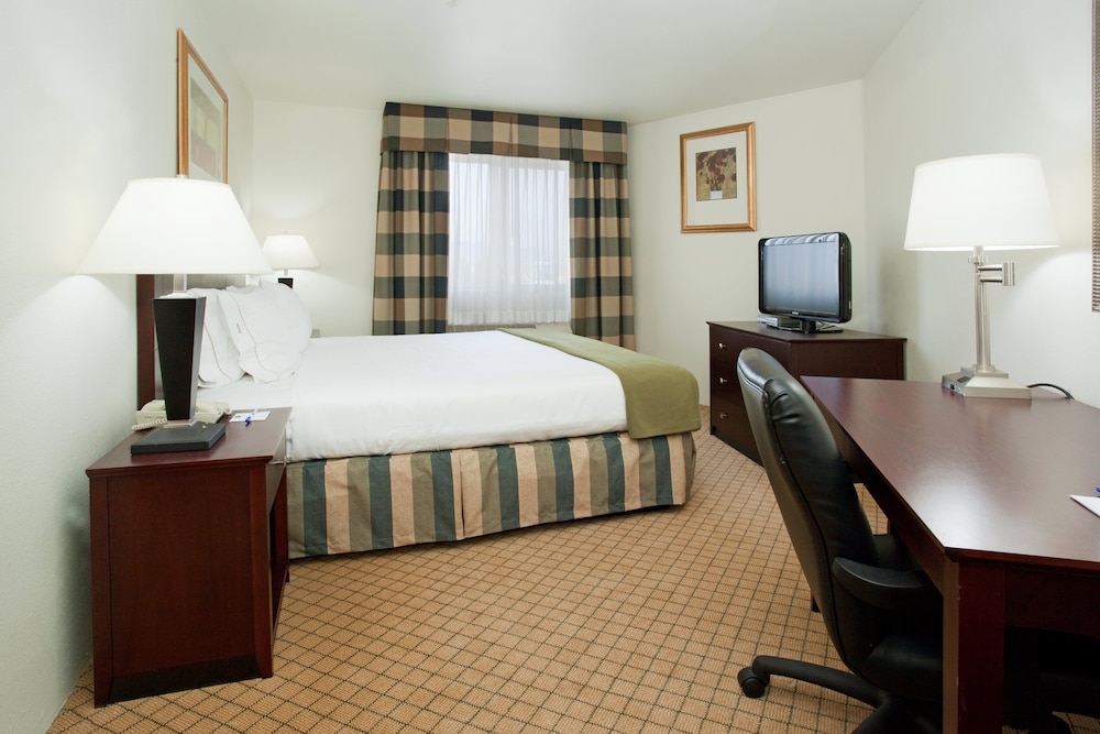 Holiday Inn Express Colorado Springs(Airport) 23/55